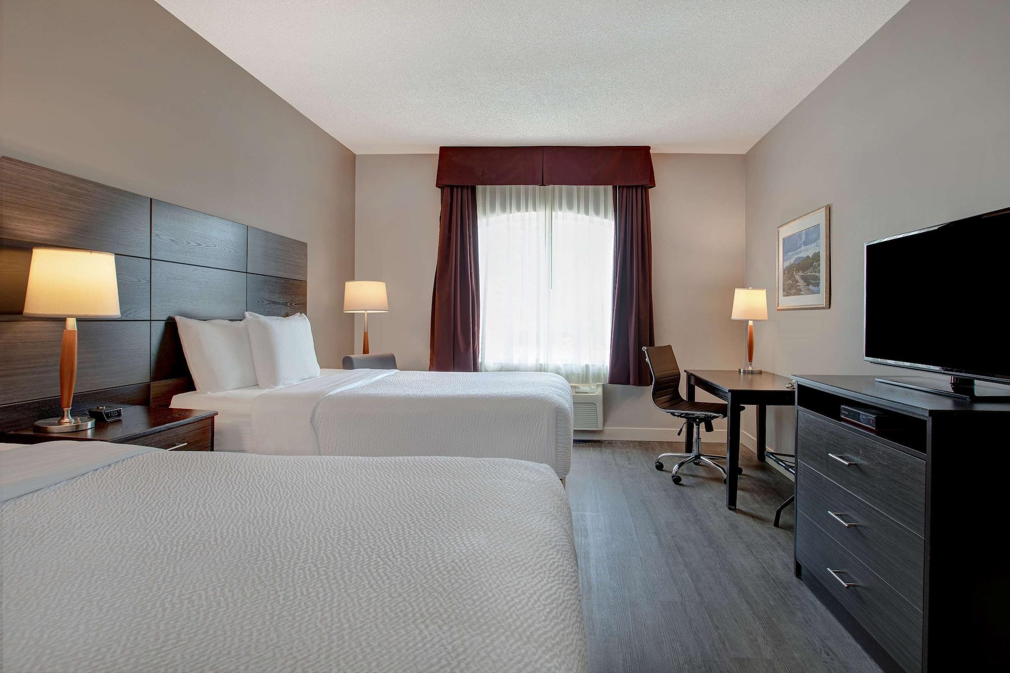 Days Inn & Suites By Wyndham Collingwood Exterior photo